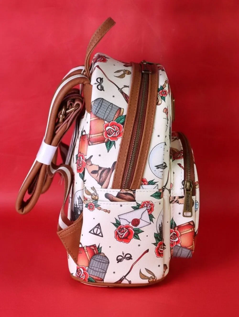 Loungefly bag features
